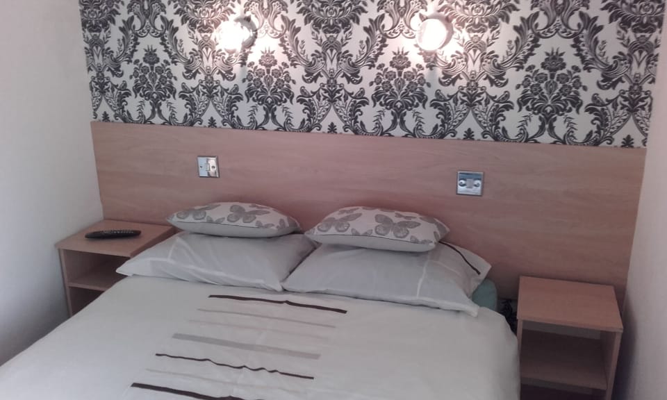 Standard Double Room (Room 7) | Iron/ironing board, free WiFi, bed sheets