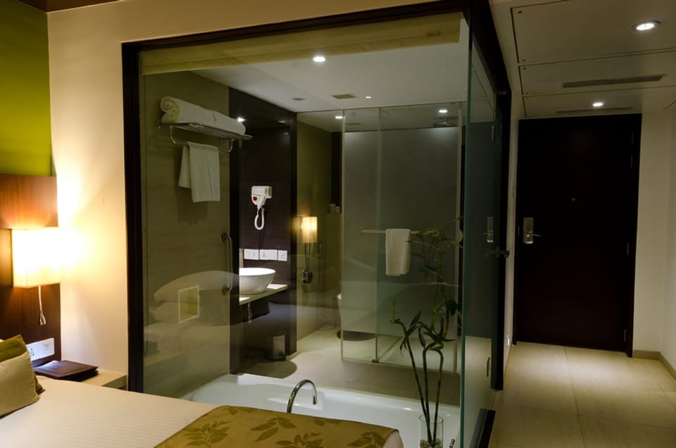 Club- Twin | Bathroom shower