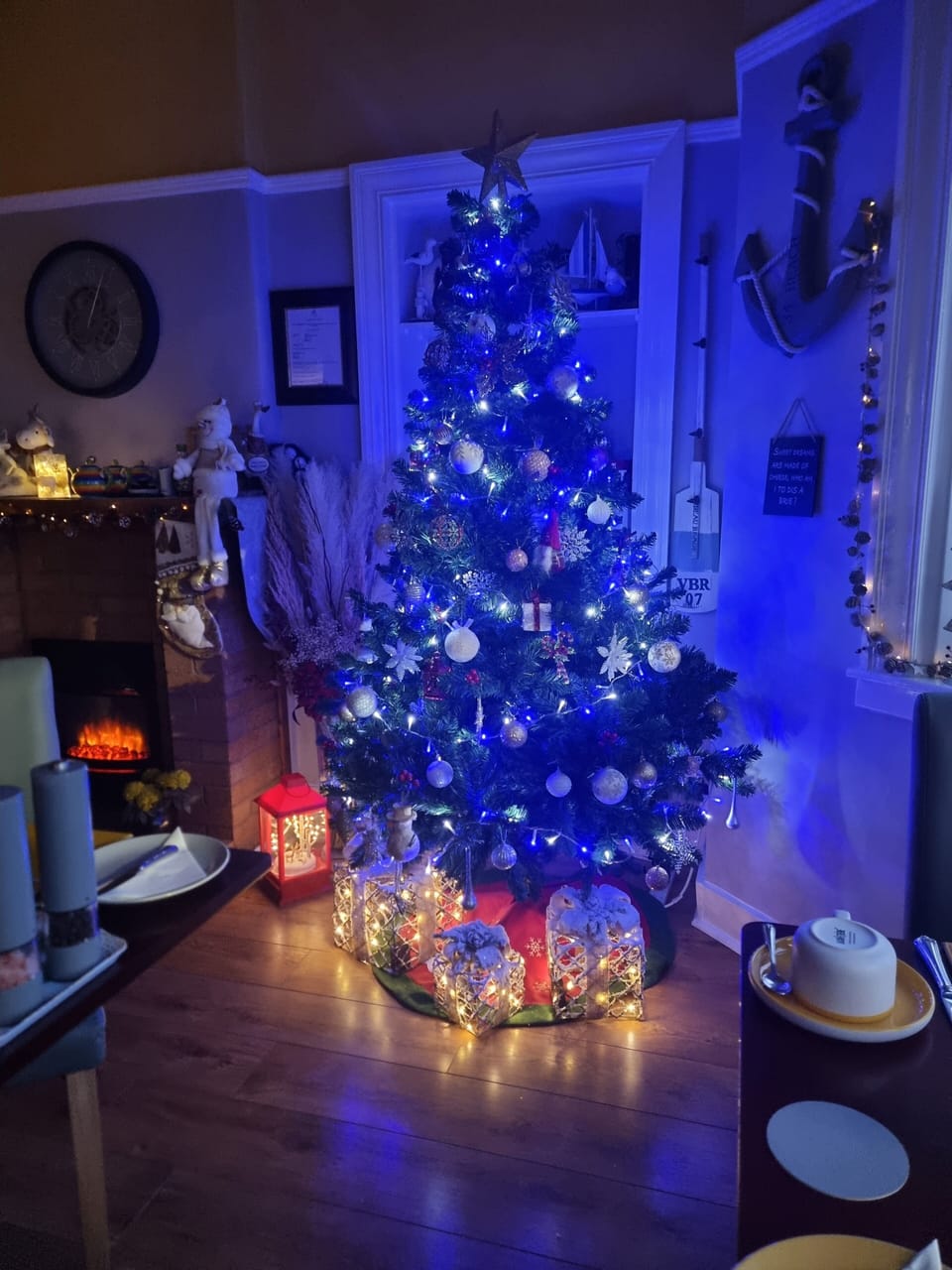 Daily full breakfast (GBP 7.00 per person)