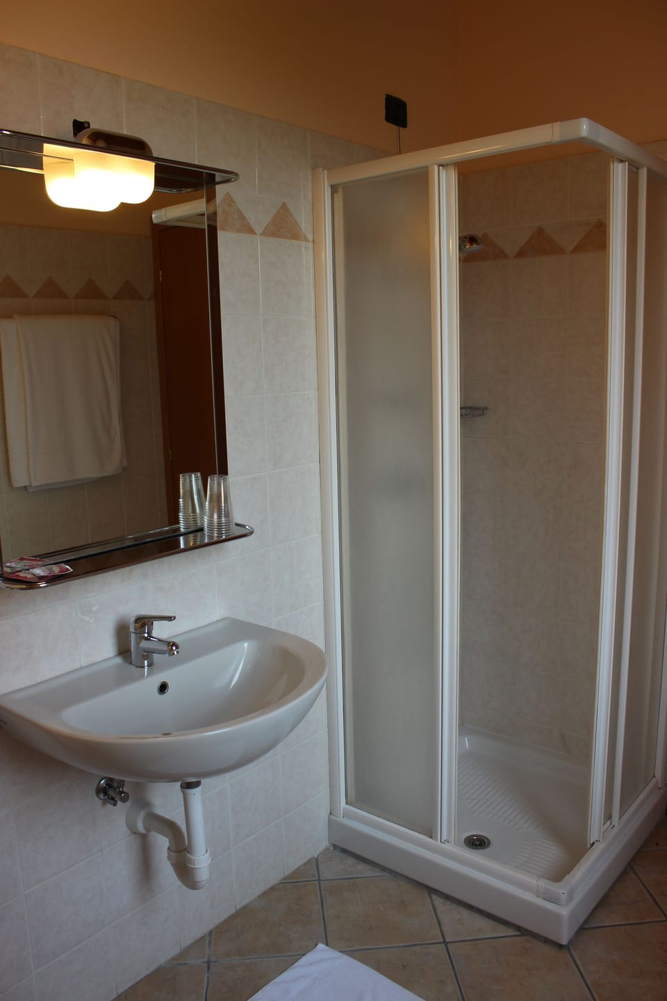 Double or Twin Room | Bathroom | Shower, free toiletries, hair dryer, bidet