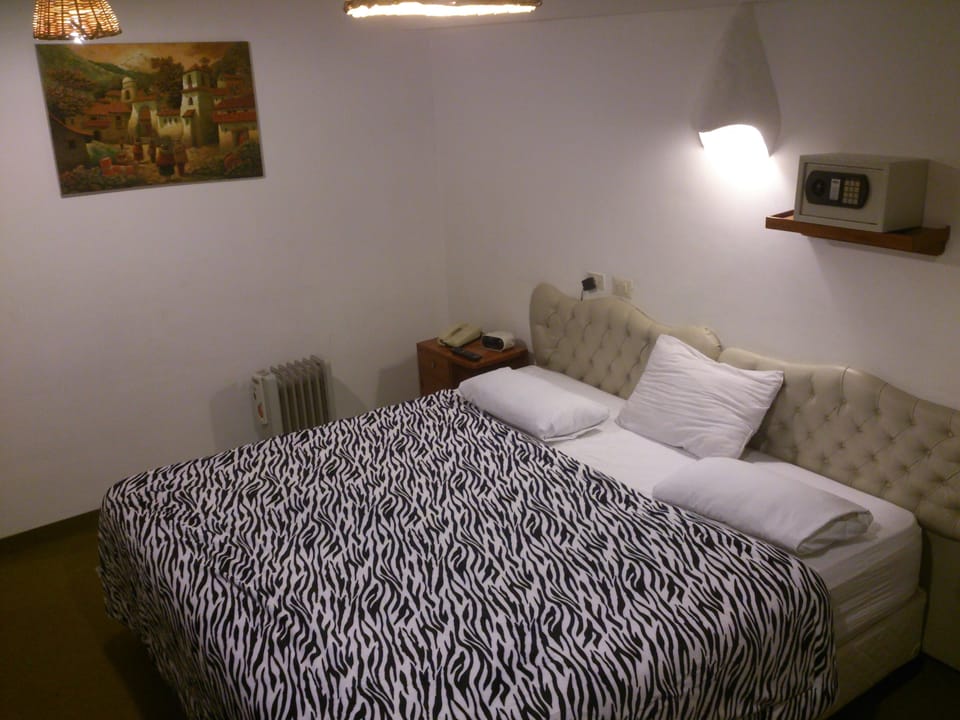 Superior Double Room, 1 Queen Bed | In-room safe, soundproofing, free WiFi, bed sheets