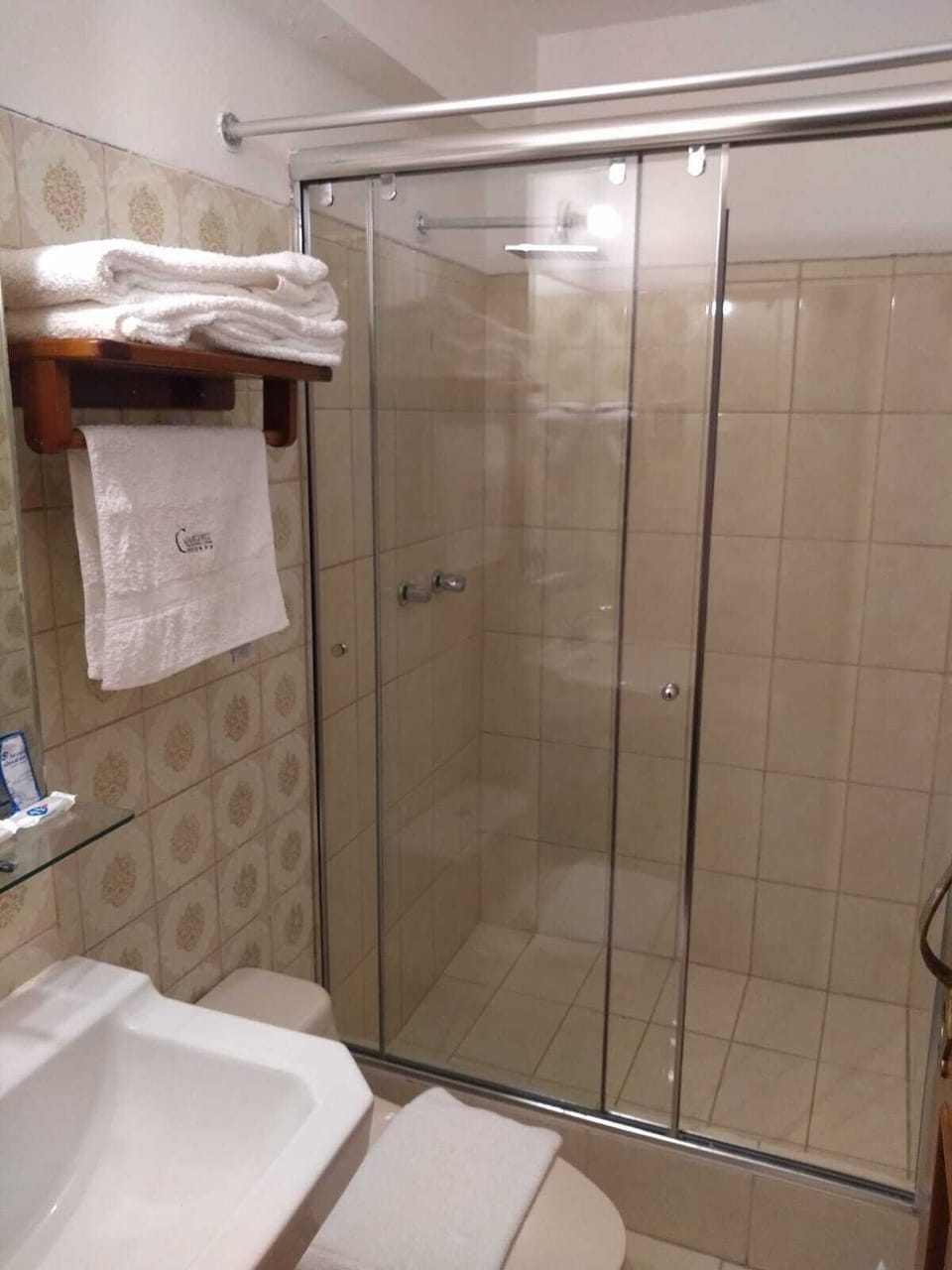 Superior Double Room, 1 Queen Bed | Bathroom | Shower, free toiletries, hair dryer, towels