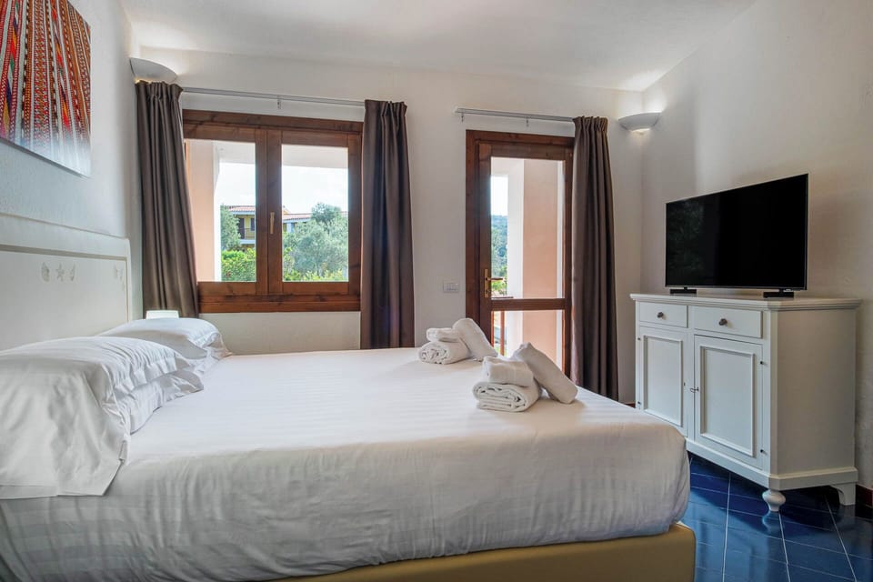 Classic Studio | Individually furnished, bed sheets