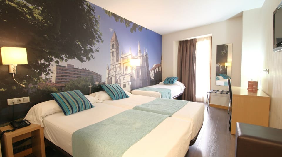 Triple Room | Desk, soundproofing, WiFi, bed sheets
