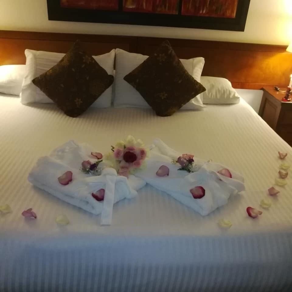Junior Suite, Hot Tub | In-room safe, desk, iron/ironing board, free WiFi