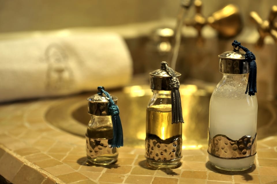 Deluxe Suite | Bathroom amenities | Shower, hair dryer, towels