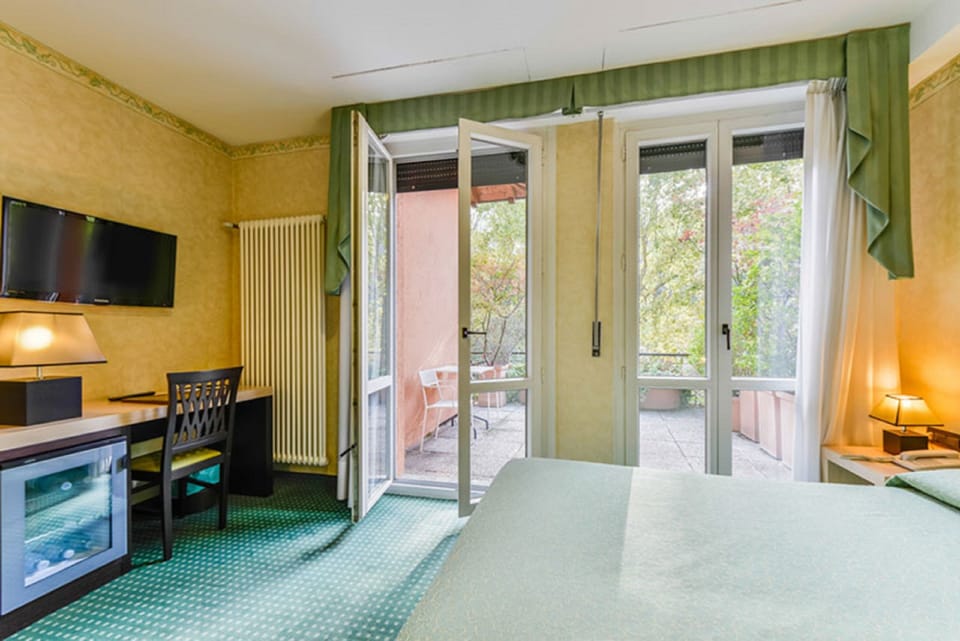 Minibar, desk, blackout drapes, cribs/infant beds