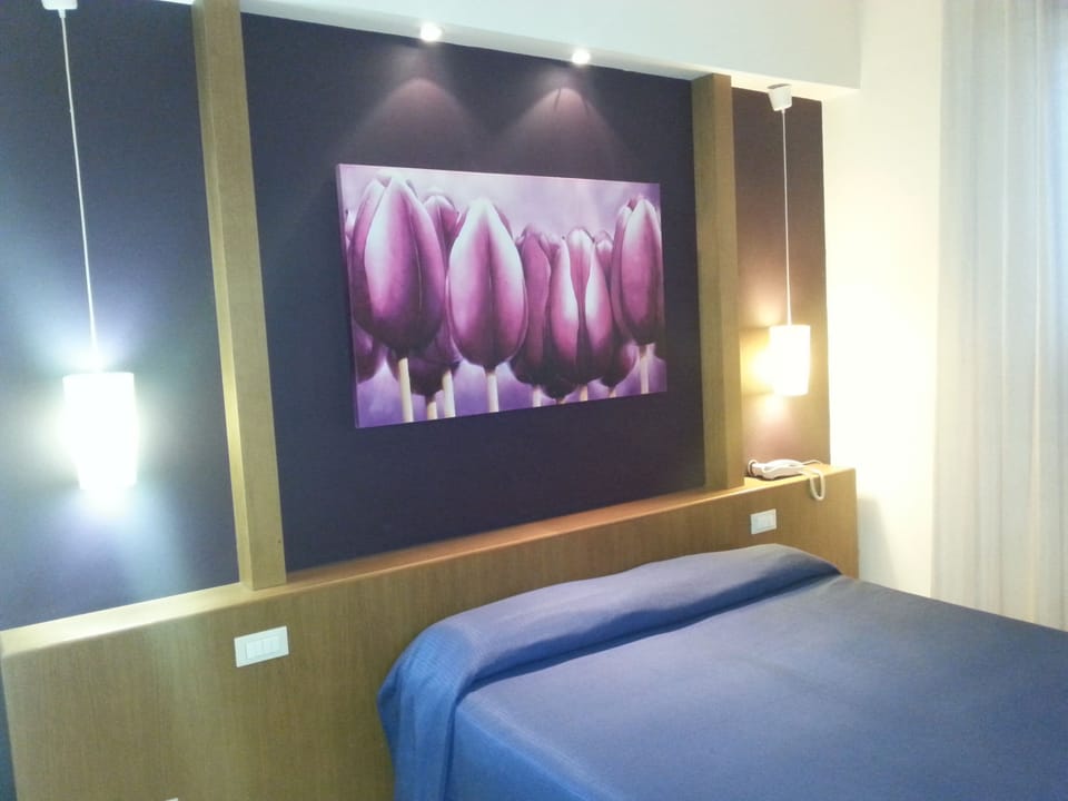 Standard Double Room | Desk, soundproofing, cribs/infant beds, rollaway beds