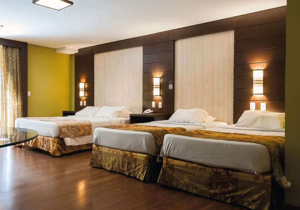 Family Room (Especial) | Minibar, in-room safe, desk, blackout drapes