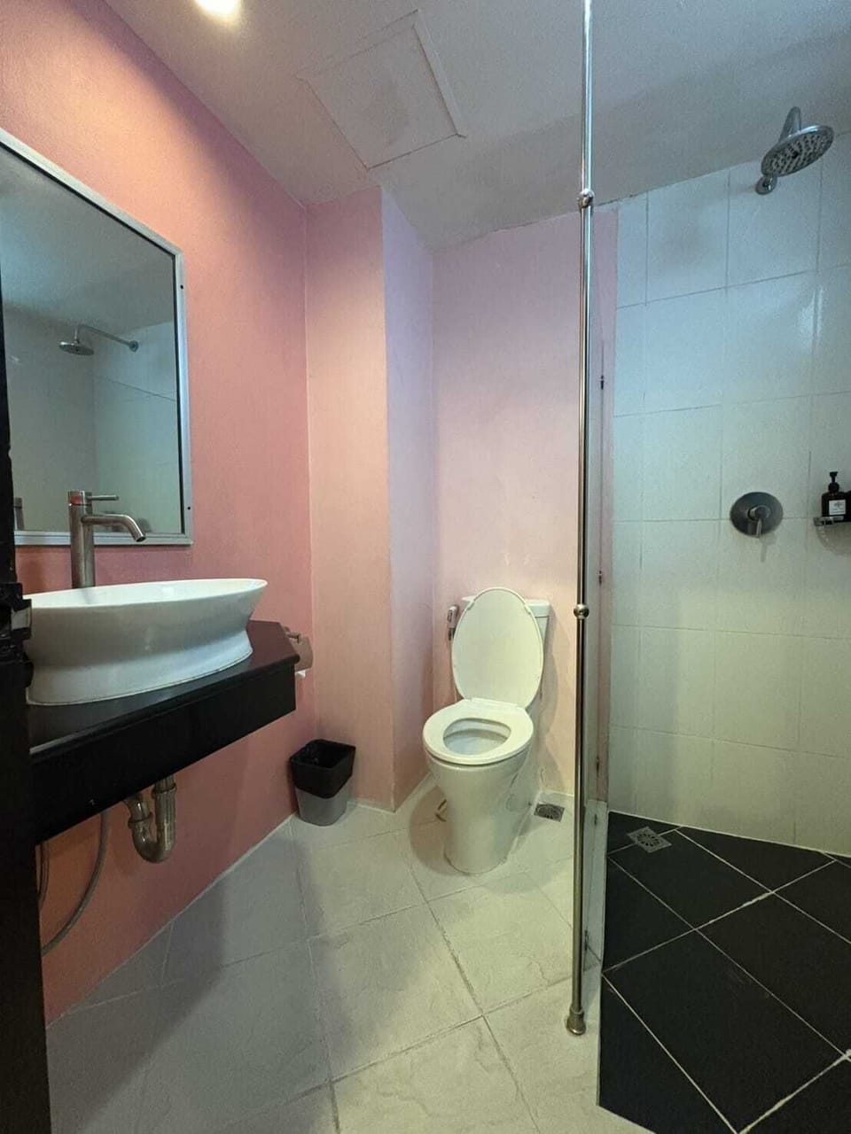 Luxury Double Room, 1 King Bed, Non Smoking, Pool View | Bathroom | Shower, rainfall showerhead, towels, soap