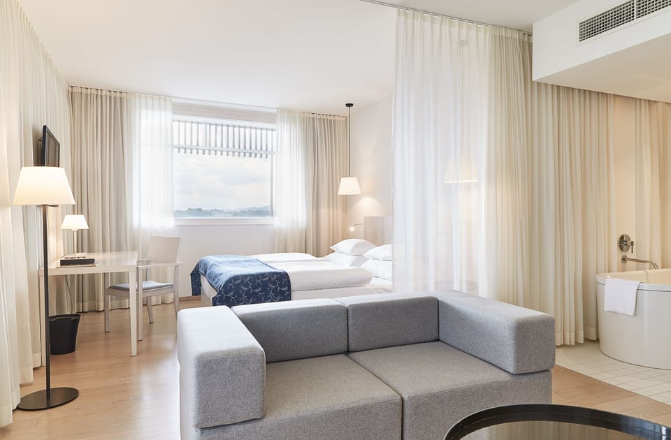 Suite (Prestige) | Premium bedding, minibar, in-room safe, desk