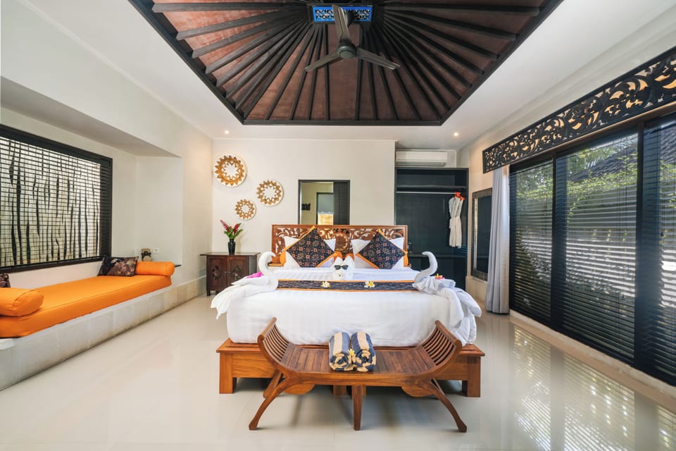 Suite, 1 Bedroom | In-room safe, desk, laptop workspace, blackout drapes