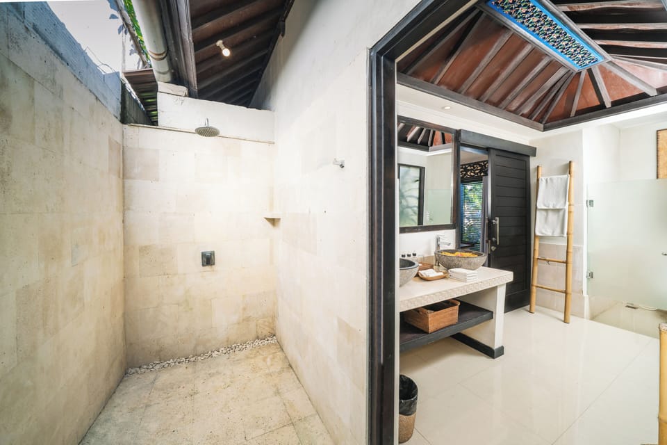 Suite, 1 Bedroom | Bathroom | Shower, hair dryer, bathrobes, slippers