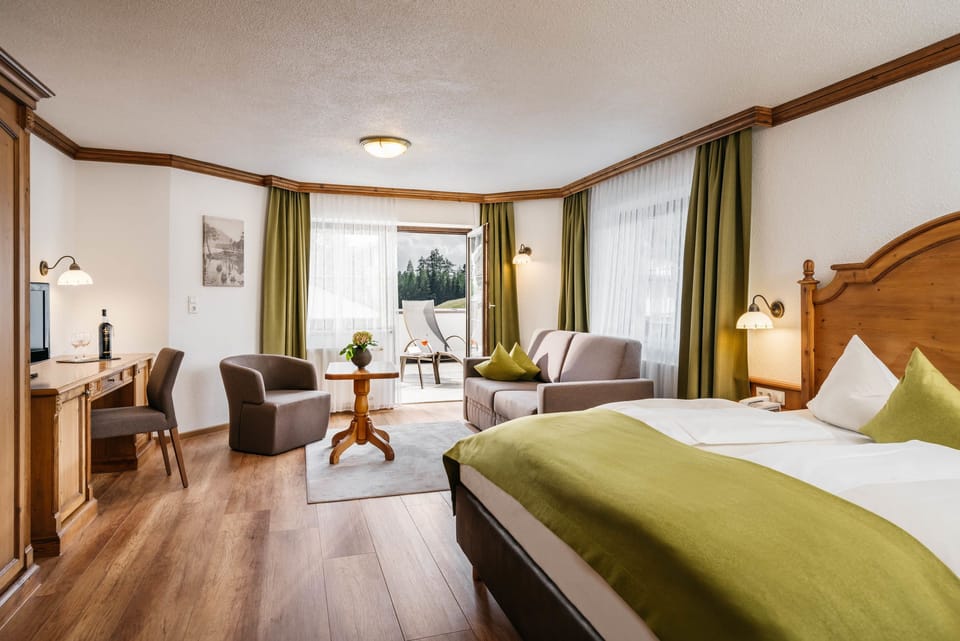 Comfort Double or Twin Room, Balcony | Premium bedding, in-room safe, desk, cribs/infant beds