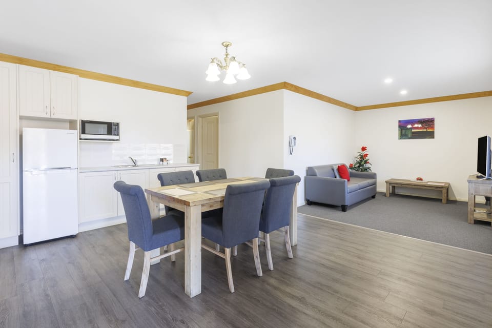 Executive Suite | In-room dining