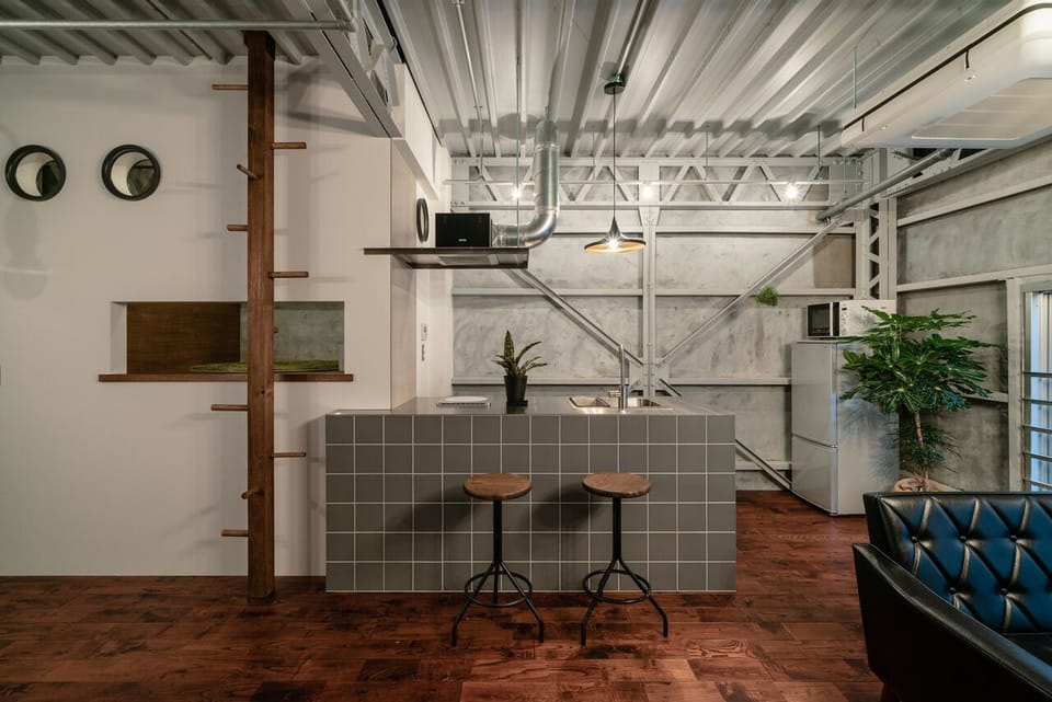 Basic House | Private kitchenette | Fridge, microwave, electric kettle, cookware/dishes/utensils