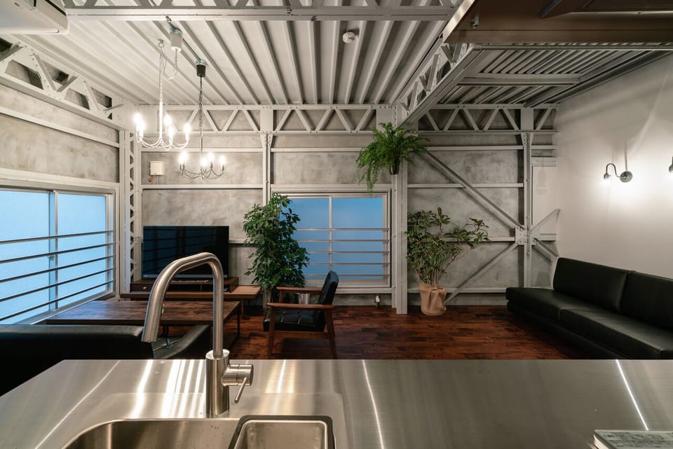 Basic House | In-room dining