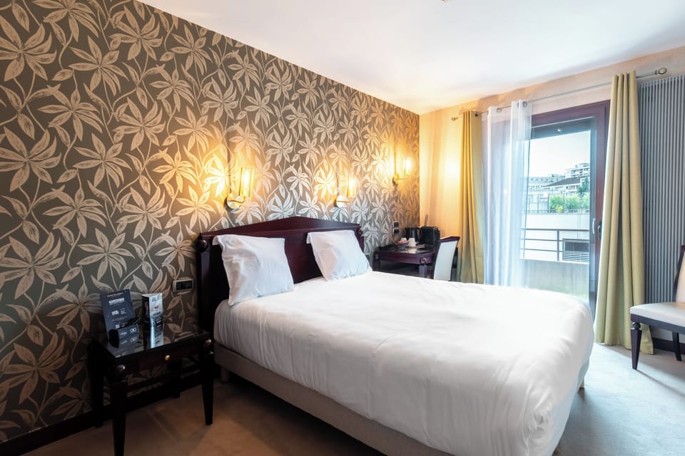 Superior Double Room | Premium bedding, individually furnished, desk, blackout drapes