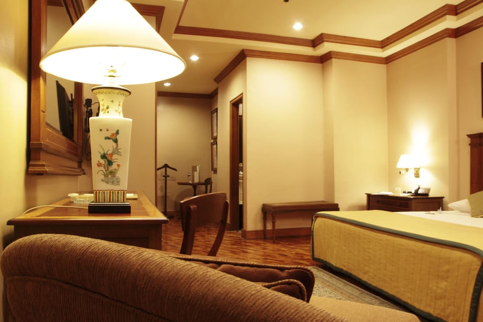 Deluxe Room | Minibar, in-room safe, individually decorated, individually furnished