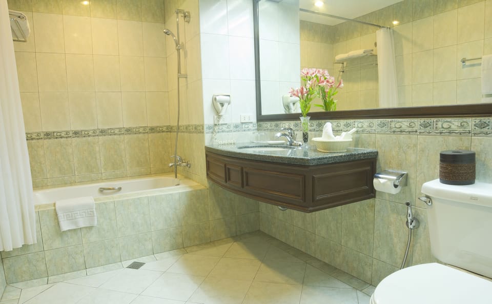Superior Double Room (Multi Use) | Bathroom | Combined shower/tub, hair dryer, slippers, bidet