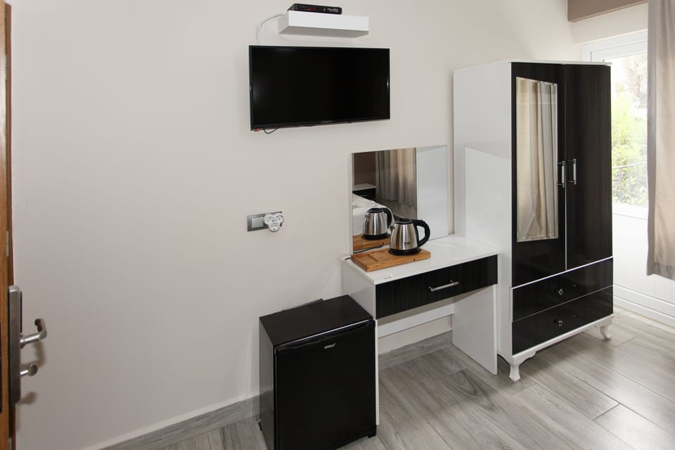 Standard Double or Twin Room | Minibar, free WiFi, bed sheets