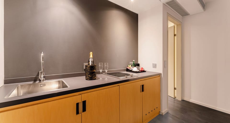 Apartment | Private kitchenette | Electric kettle