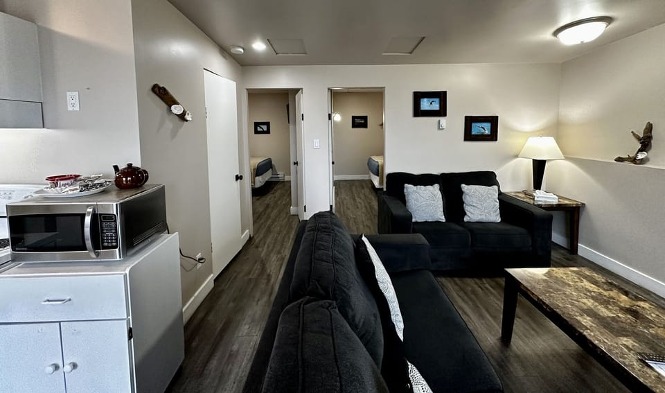 Suite, 2 Bedrooms | Living area | TV