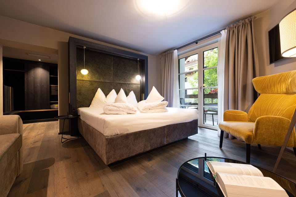 Deluxe Room | Down comforters, pillowtop beds, in-room safe, blackout drapes