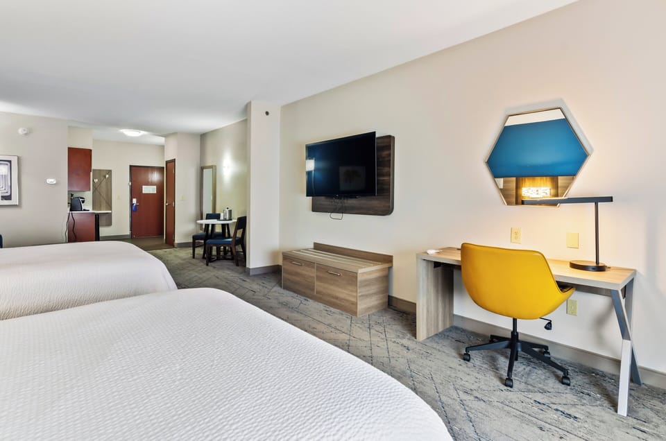 Suite, Multiple Beds | In-room safe, desk, iron/ironing board, cribs (free)