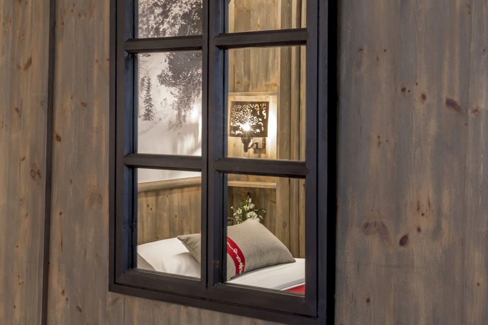 Premium Room | Premium bedding, pillowtop beds, minibar, in-room safe