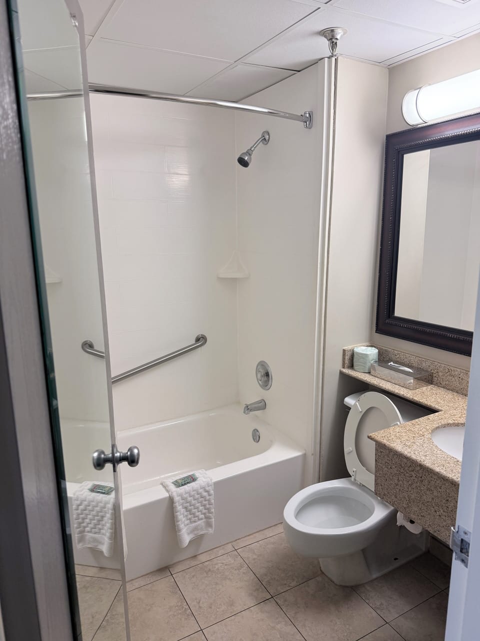 Standard Room | Bathroom | Combined shower/tub, hair dryer, towels