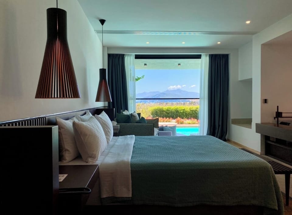 Suite, Private Pool (Thalatta) | Minibar, in-room safe, soundproofing, free cribs/infant beds