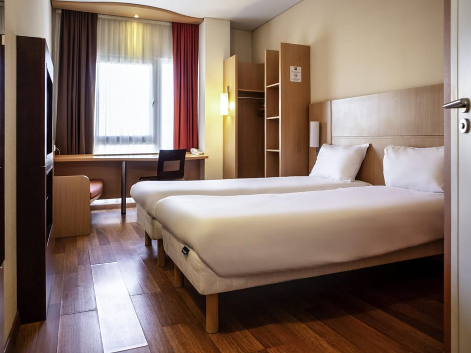 Twin Room, 2 Twin Beds | In-room safe, desk, soundproofing, free cribs/infant beds