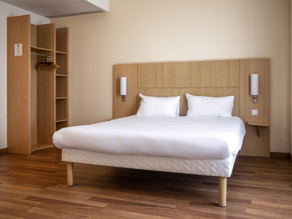 Room, 1 Double Bed | In-room safe, desk, soundproofing, free cribs/infant beds