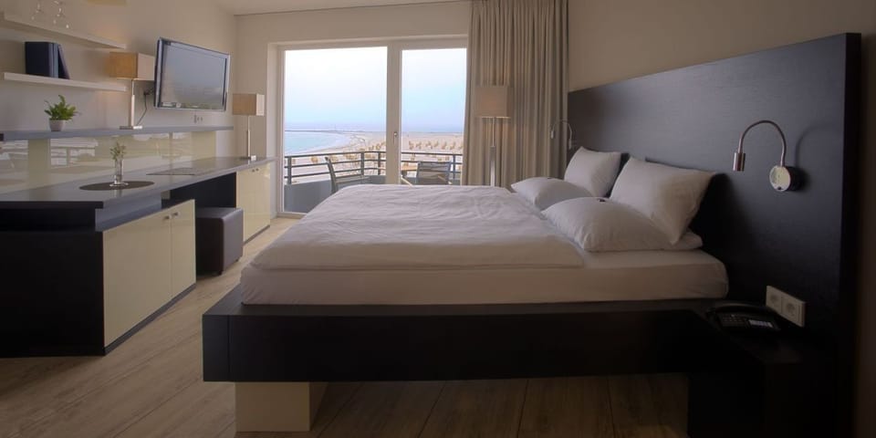 Superior Room with Sauna | Hypo-allergenic bedding, in-room safe, desk, blackout drapes