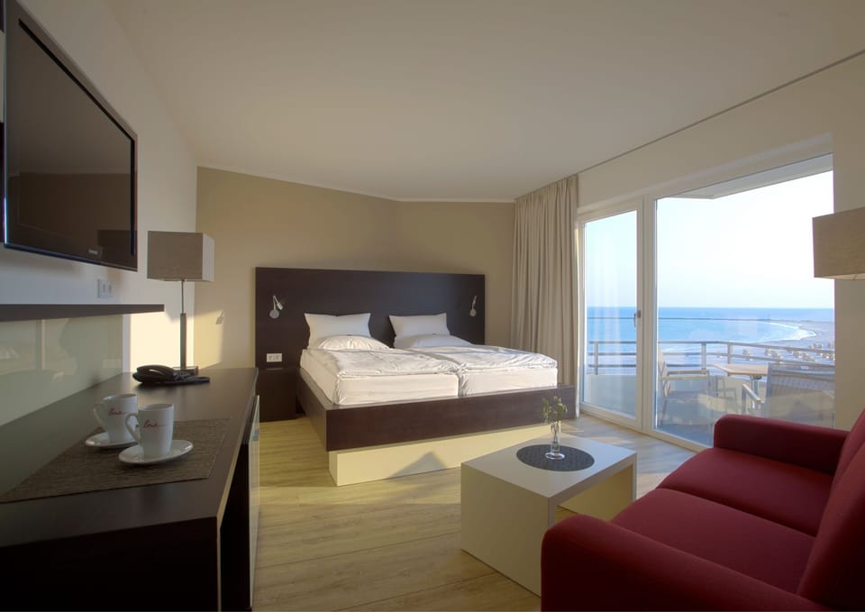 Superior Room with Sauna | Hypo-allergenic bedding, in-room safe, desk, blackout drapes