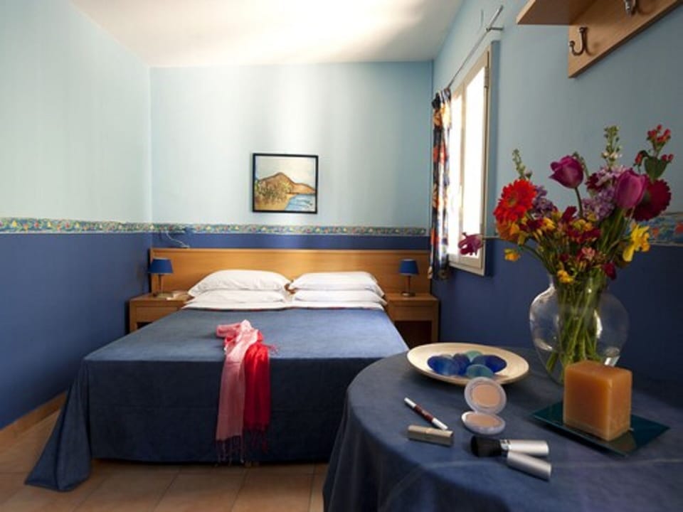 Bungalow (2 adult) | Desk, free WiFi, bed sheets