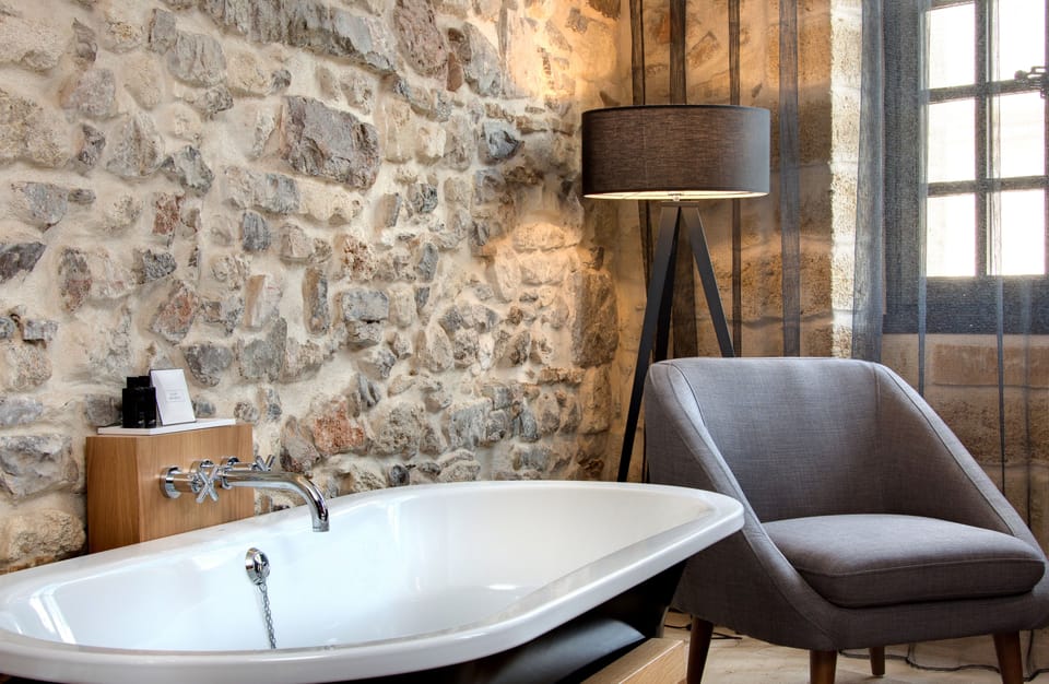 Junior Suite | Bathroom | Separate tub and shower, deep soaking tub, designer toiletries