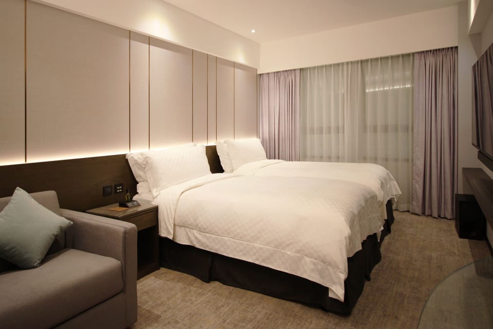 Executive Twin Room, 2 Twin Beds | Down comforters, free minibar, in-room safe, desk