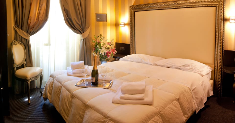 Double or Twin Room | Minibar, in-room safe, desk, blackout drapes