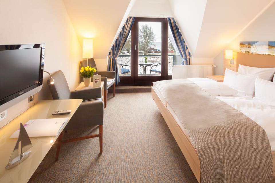 Double Room | Hypo-allergenic bedding, down comforters, in-room safe, free WiFi