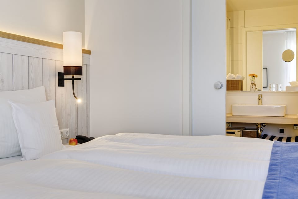 Hypo-allergenic bedding, down comforters, in-room safe, free WiFi