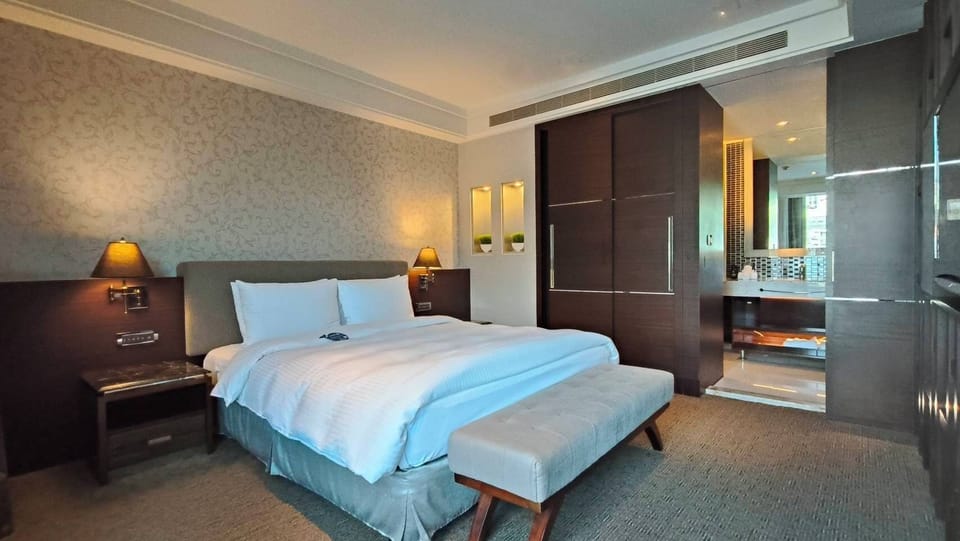 Family Suite | Minibar, in-room safe, desk, laptop workspace