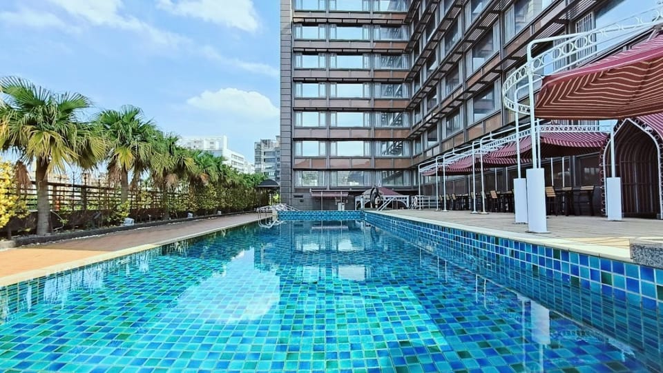 Seasonal outdoor pool