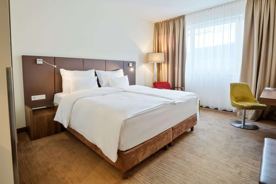 Classic Room | In-room safe, desk, soundproofing, free WiFi