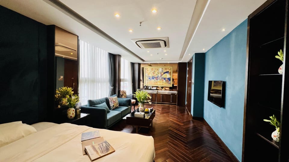 Grand Studio | Premium bedding, minibar, in-room safe, individually decorated