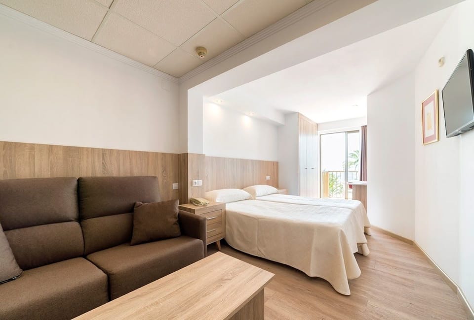 Desk, cribs/infant beds, free WiFi, bed sheets