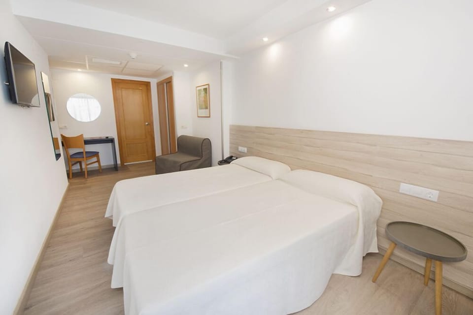 Desk, cribs/infant beds, free WiFi, bed sheets