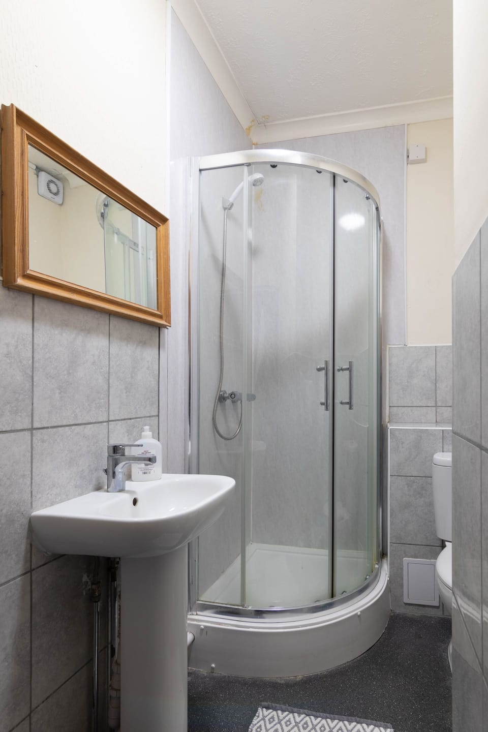 Basic Single Room, Private Bathroom | Bathroom