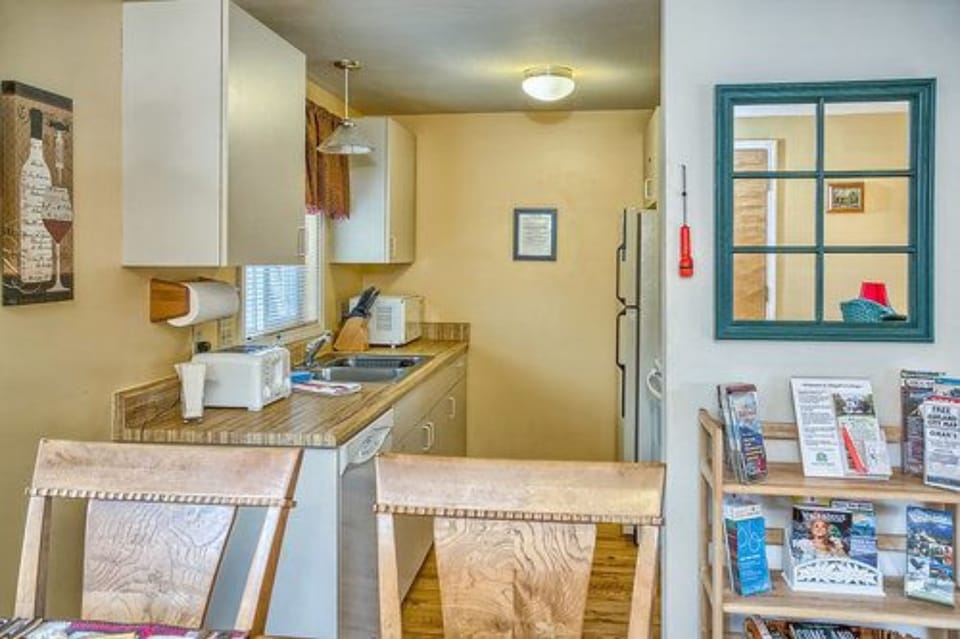 Coffee/tea maker, mini-fridge, dining table